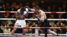 Oleksandr Usyk defeats Rico Verhoeven after controversial stoppage divides boxing fans worldwide following dramatic showdown
