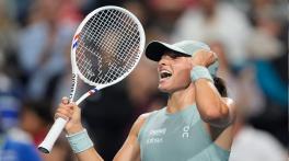  Swiatek reaches first final of season at Canadian Open
