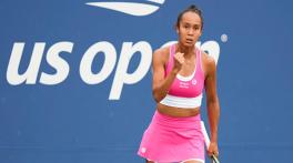 Fernandez Crushes Gibson to Win Singapore Open Title